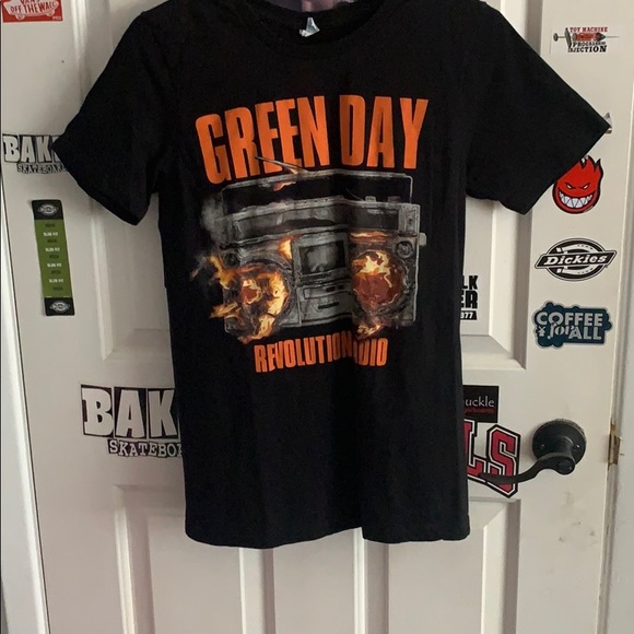 Green Day T- shirt - Picture 2 of 2